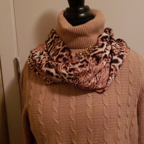 Sweater - Picture 4 of 10